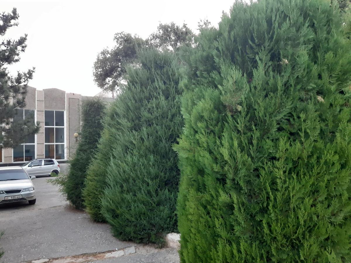 Hotel Azimut Jalal-Abad Exterior foto